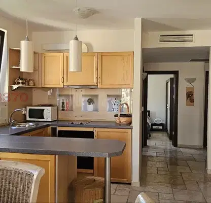Photo 3 — 3-bedroom apartment in Dobrich, Topola