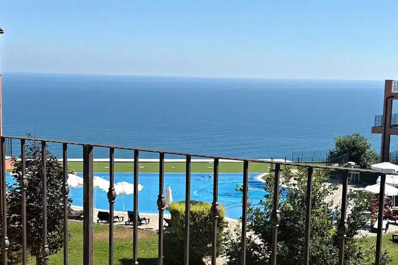 3-bedroom apartment in Dobrich, Topola