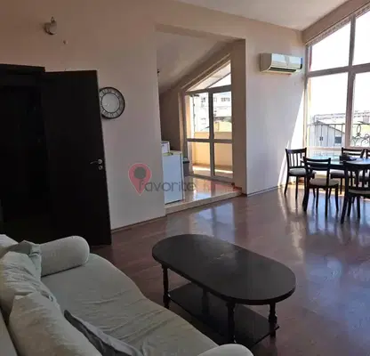 Снимка 2 — Просторен 4-стаен апартамент с тераса в 5-ти полк, Шумен