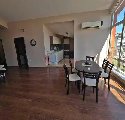 Снимка 3 — Просторен 4-стаен апартамент с тераса в 5-ти полк, Шумен