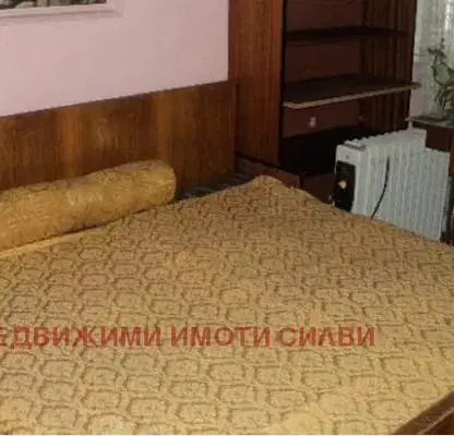 Снимка 2 — Двустаен апартамент в Шумен, Басейна