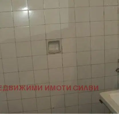 Снимка 4 — Двустаен апартамент в Шумен, Басейна