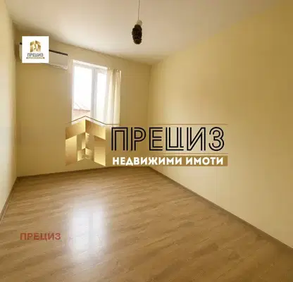 Снимка 3 — Просторен 4-стаен апартамент в Добруджански, Шумен