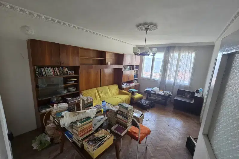Brick 3-room apartment with garage in Shumen, Matematischeska gimnaziya