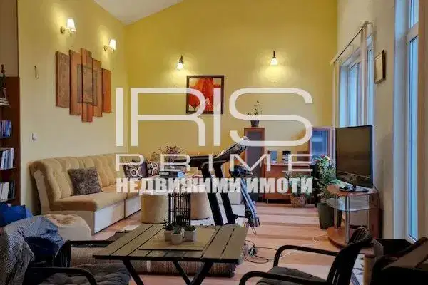 Мансарден 2-стаен апартамент в кв. Пазарен, Шумен с гледка