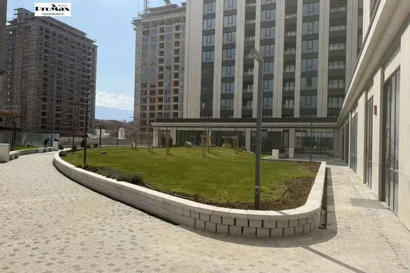 Двустаен апартамент в Банишора с балкон и паркомясто