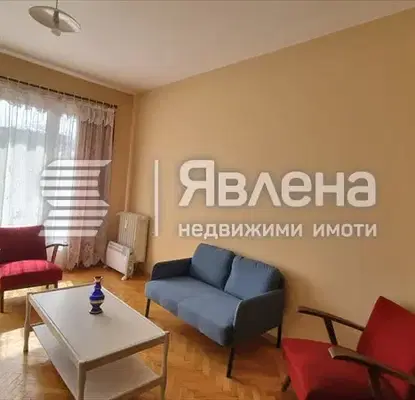 Снимка 3 — Двустаен апартамент в Банишора с изложение север-юг