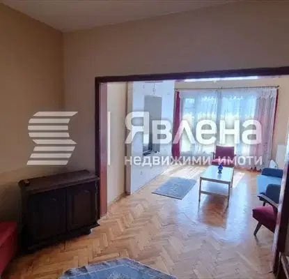 Снимка 4 — Двустаен апартамент в Банишора с изложение север-юг
