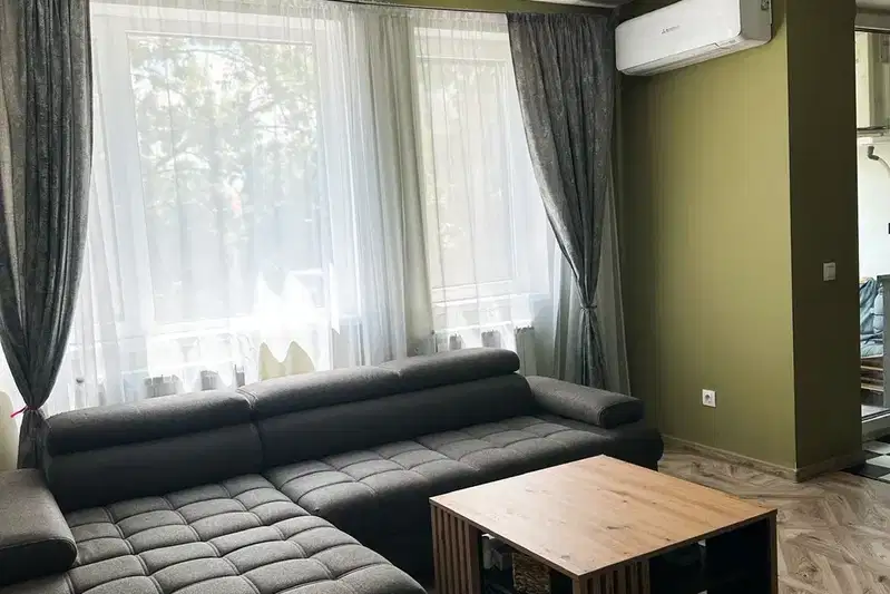 Spacious 3-room apartment in Banishora with terrace