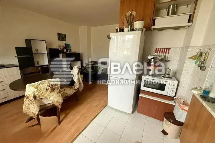 Two-room apartment in Belite Brezi with elevator and basement