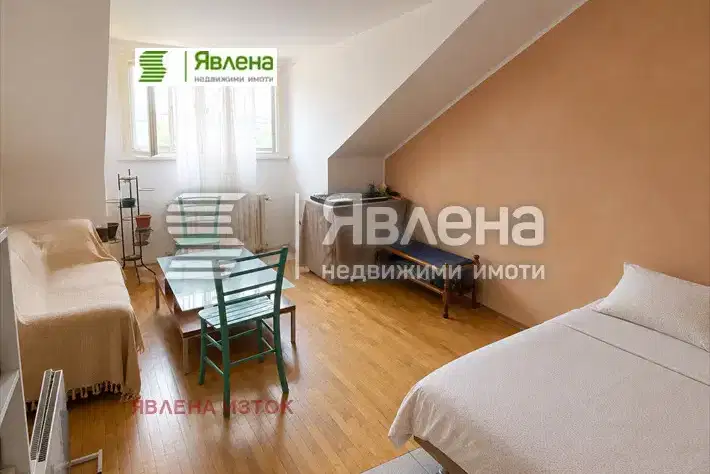 Едностаен апартамент в Борово с отделна кухня и мазе