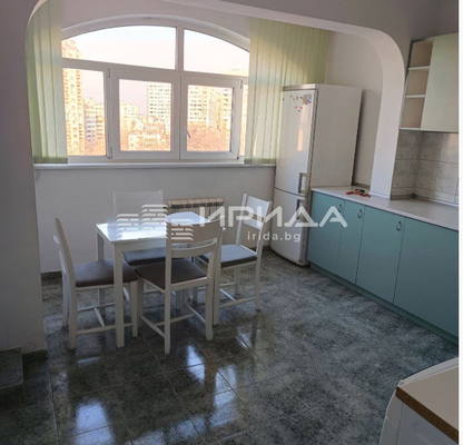 Снимка 2 — Тристаен апартамент в Борово на последен етаж