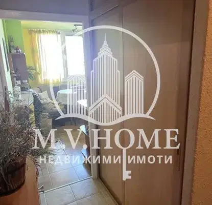 Снимка 5 — Двустаен апартамент с отделна кухня в Борово, София