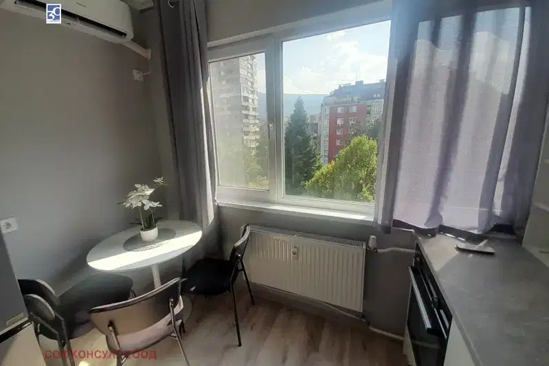 Two-room apartment with balcony and Vitosha view in Borovo