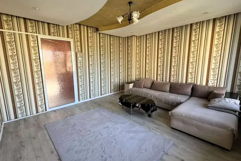 Three-room apartment in Botunets with terrace on second floor