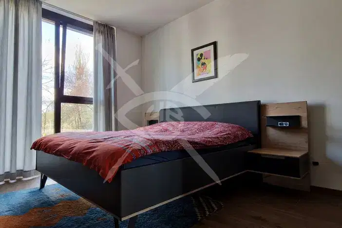 Spacious 4-room apartment in Boyana with three loggias
