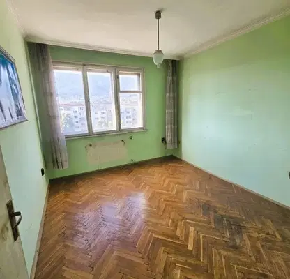 Снимка 2 — Тристаен апартамент в Бъкстон с две тераси