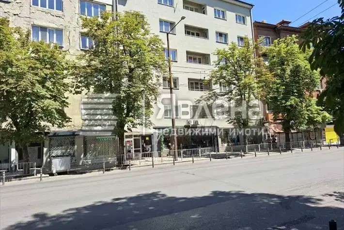 Двустаен апартамент в Център с гледка към вътрешен двор