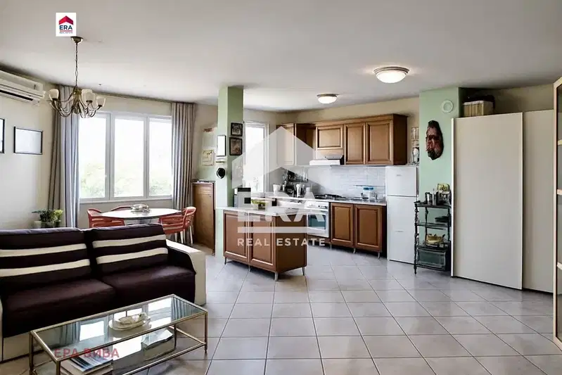 Spacious 2-room apartment in Center with balcony