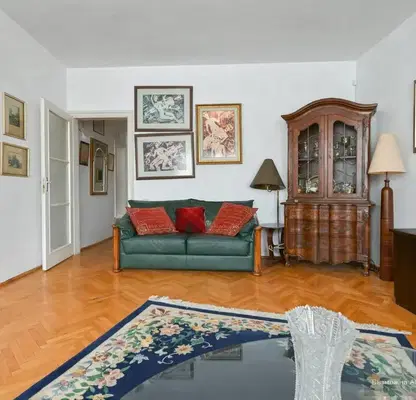 Photo 2 — Three-room apartment in Sofia Center with elevator