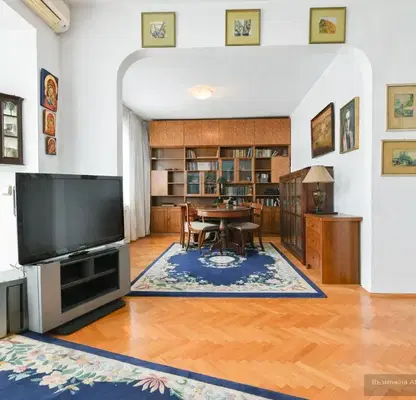 Photo 3 — Three-room apartment in Sofia Center with elevator