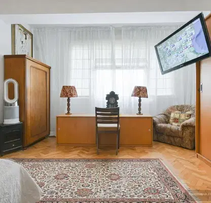 Photo 4 — Three-room apartment in Sofia Center with elevator