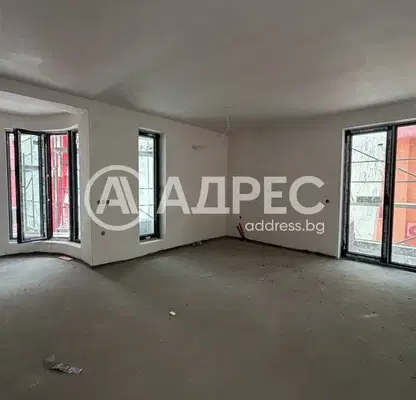 Снимка 2 — Тристаен апартамент в Център с подземно паркомясто