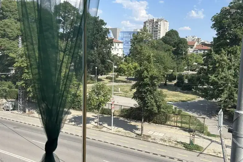 Тристаен апартамент с панорамна гледка в Център, София