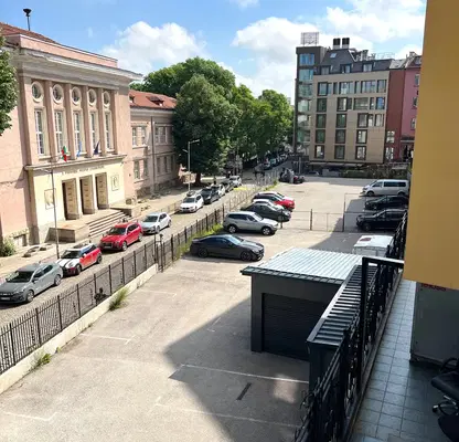 Снимка 5 — Тристаен апартамент с два балкона в Център, София