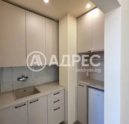 Photo 2 — Three-room apartment in Sofia Centre with elevator
