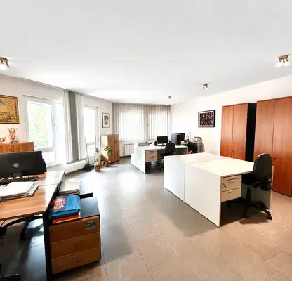 Photo 3 — Three-room apartment with large floor area in Center, Sofia