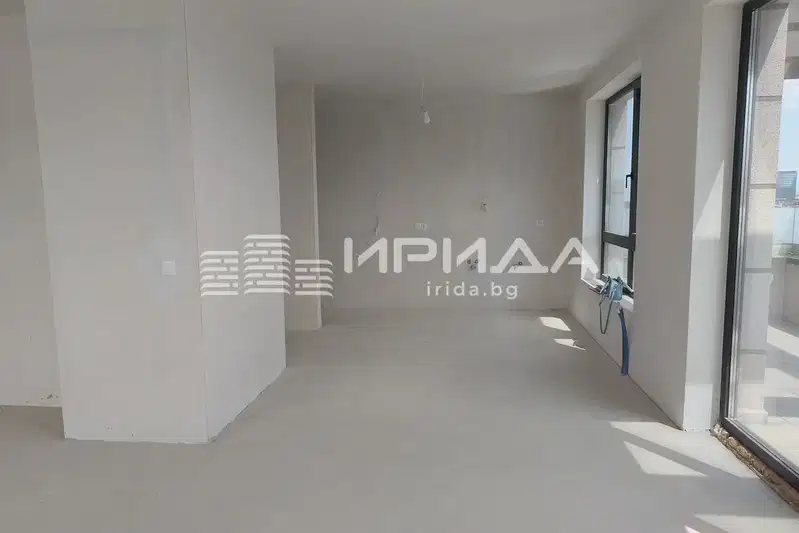 Spacious 3-room apartment in Center with terrace