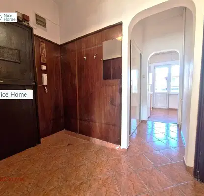 Photo 4 — Three-room apartment in Center with two balconies and elevator