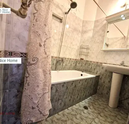 Photo 5 — Three-room apartment in Center with two balconies and elevator