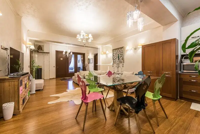 Spacious 3-room apartment in Center with high ceilings
