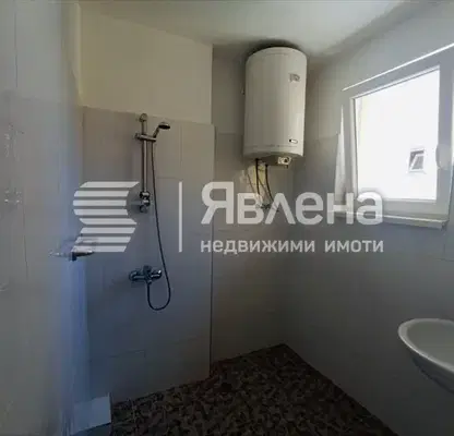 Снимка 5 — Просторен 4-стаен апартамент с таван и паркинг в Център, София