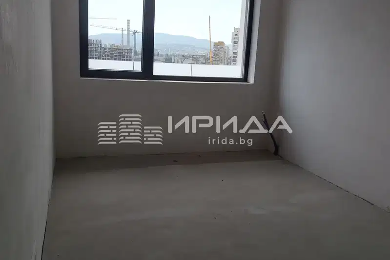 Четиристаен апартамент с тераса в Център, София