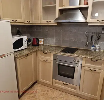 Снимка 5 — Двустаен апартамент в Център, София с изглед към градина