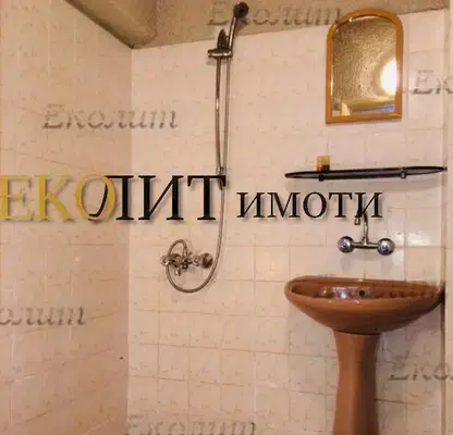Снимка 4 — Двустаен апартамент в Център, София с тераса и асансьор