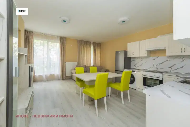 Просторен 2-стаен апартамент в Център с тераса