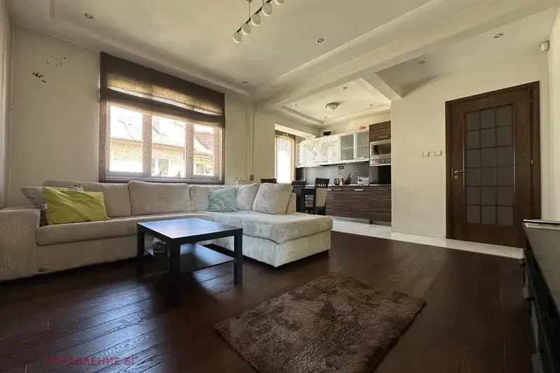 Two-room apartment in Center with balcony and internet
