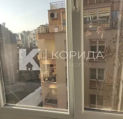 Снимка 2 — Тристаен апартамент с 3 тераси в Център, София