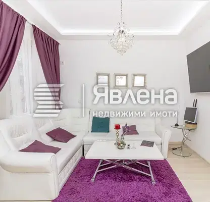 Снимка 2 — 3-стаен апартамент с тераса в Център, София
