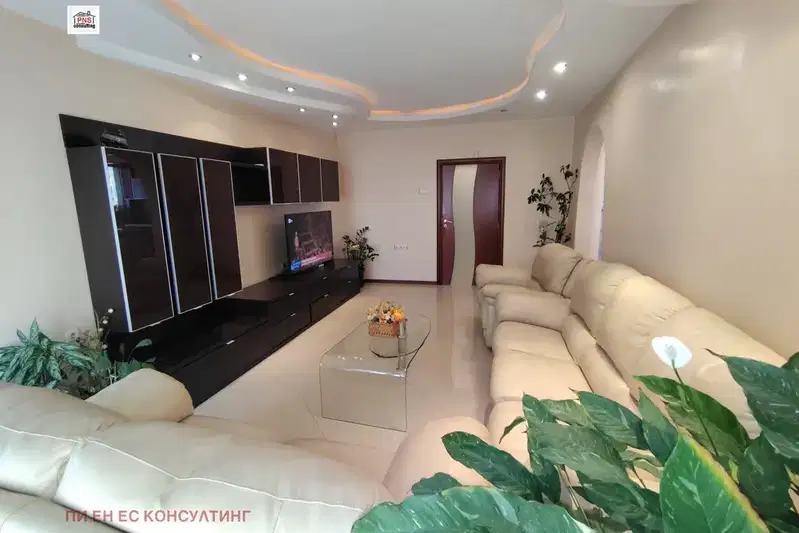 3-bedroom apartment in Sofiya, Centyr
