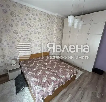 Снимка 4 — Просторен 3-стаен апартамент в Център с тераса