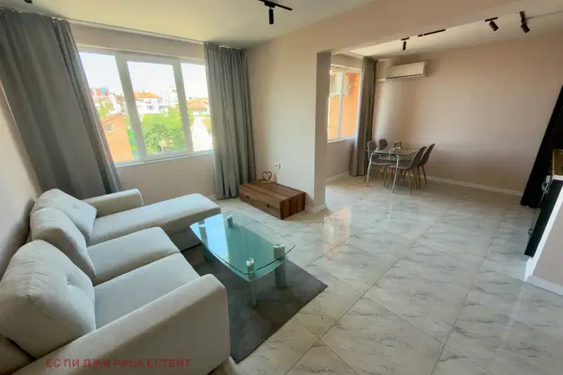 Three-room apartment with two terraces in Center, Sofia