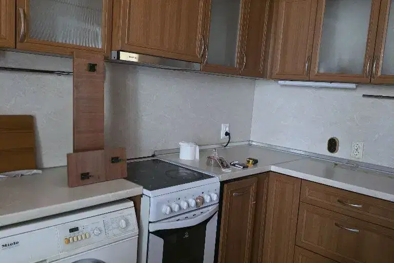 Тристаен апартамент с тераса в Център, София