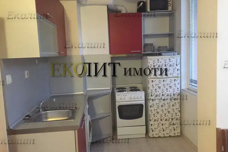 3-стаен апартамент в Център с тераса и климатик
