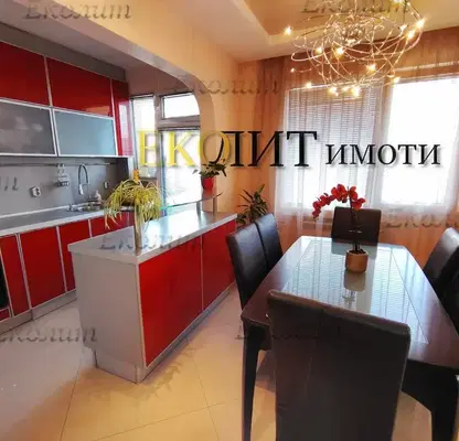 Снимка 2 — Луксозен 3-стаен апартамент с панорамни тераси в Център, София