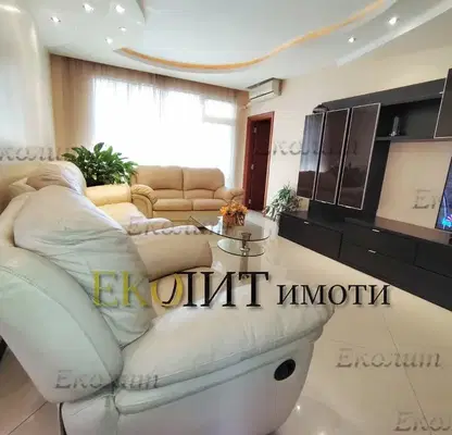 Снимка 3 — Луксозен 3-стаен апартамент с панорамни тераси в Център, София